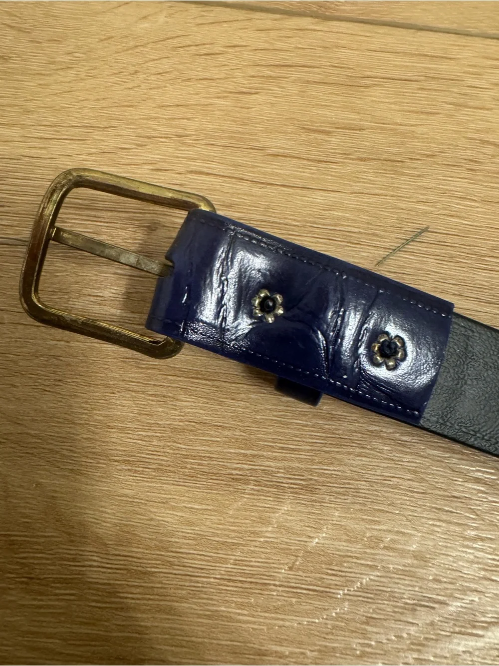 ✨💙VTG Women’s 80’s Blue Leather Croc-Embossed Gold Buckle Minimalist Belt